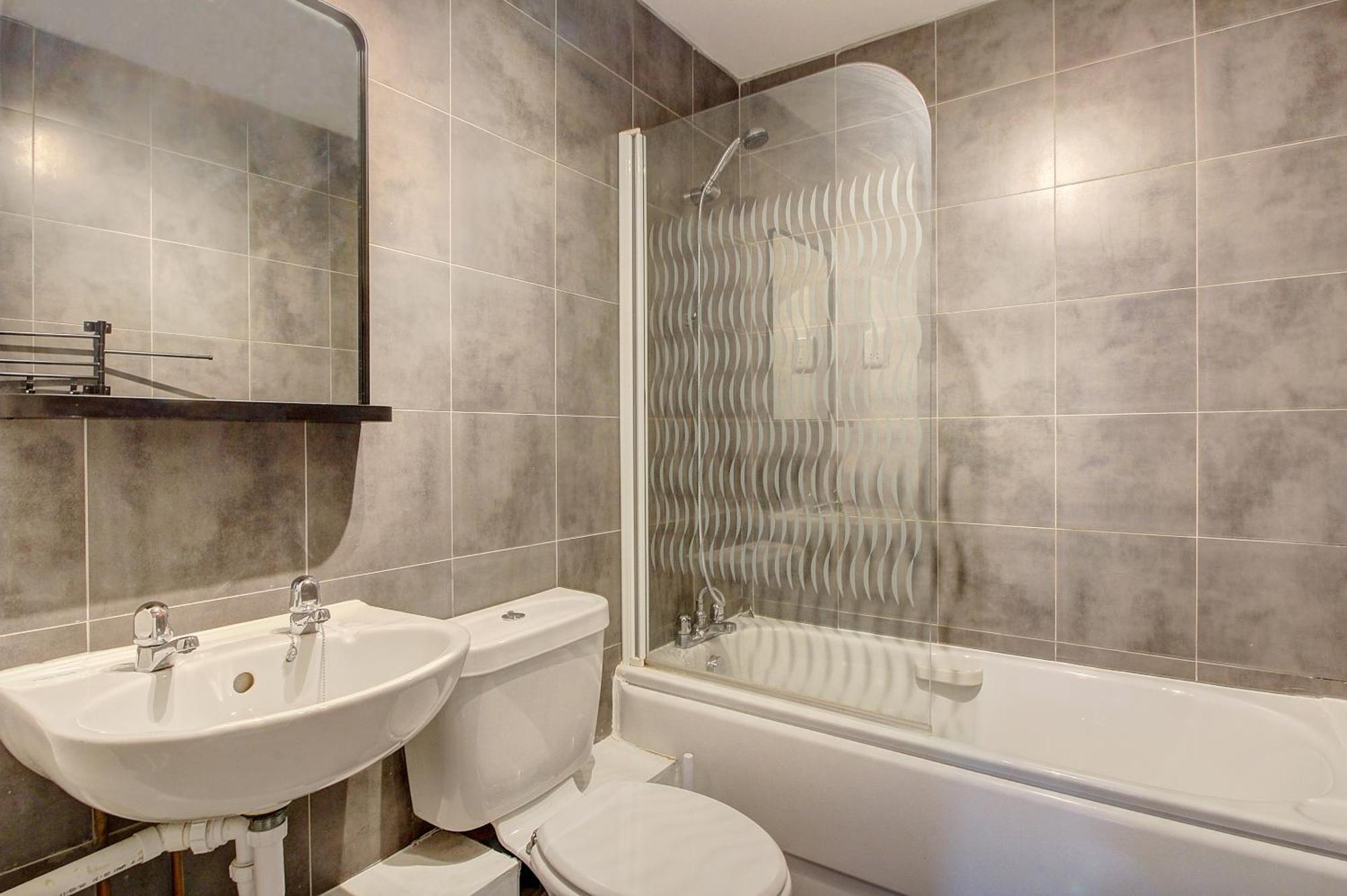 2 Minutes From Mk Central By Car- 2 Bed Apartment - 2 Free Parking Spaces- Hosted By Stayinmk ミルトン・ケインズ エクステリア 写真