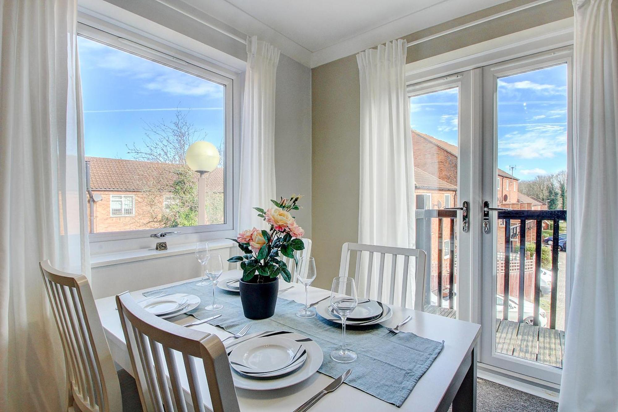 2 Minutes From Mk Central By Car- 2 Bed Apartment - 2 Free Parking Spaces- Hosted By Stayinmk ミルトン・ケインズ エクステリア 写真